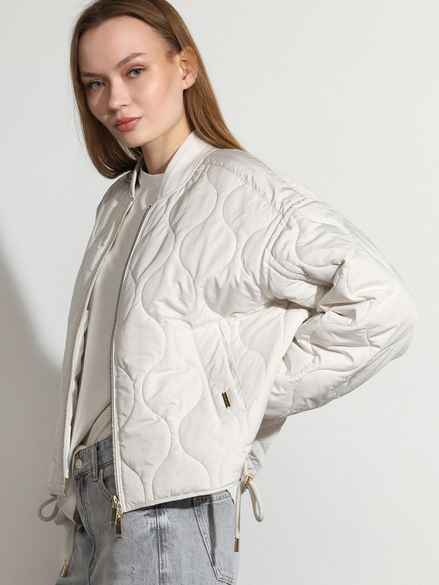 Куртка укороченная серого цвета свободного кроя